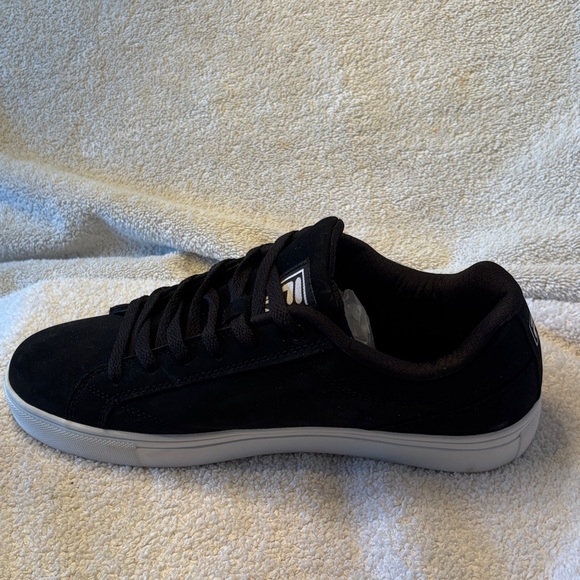 NWOT-Fila Classic Black and White Sneakers - Picture 5 of 11